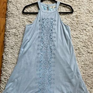 Beautiful light blue dress, very flattering!